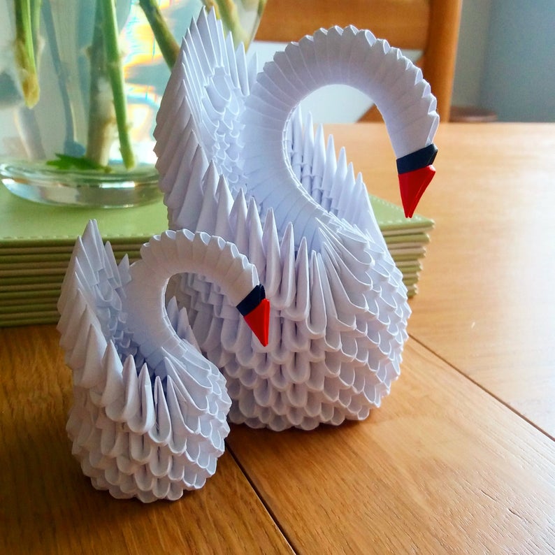 se necesitarían de 250 a 500 unidades para hacer un cisne en origami 3d 